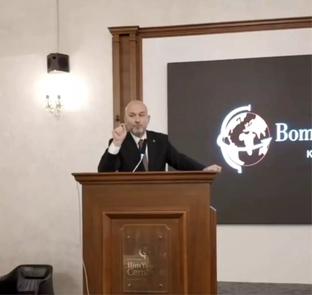 Süleyman Soylu'dan Özgür Özel'e: 'Siyaset zorbası Özgür Özel'