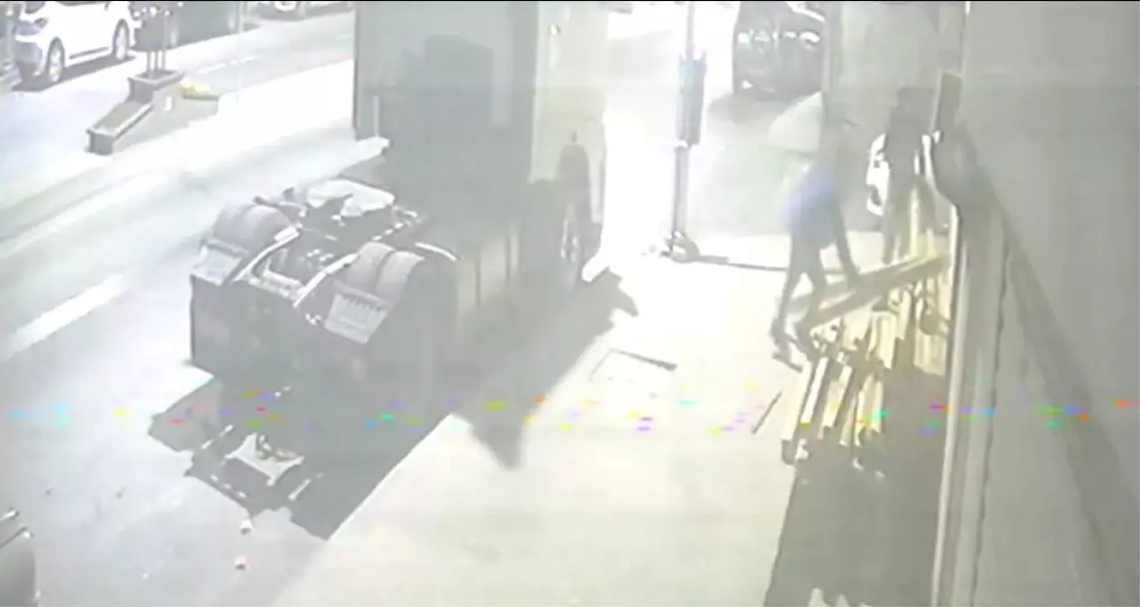 Hırsızın Ayağına Kereste Düşmesine Rağmen Hırsızlık Devam Etti
