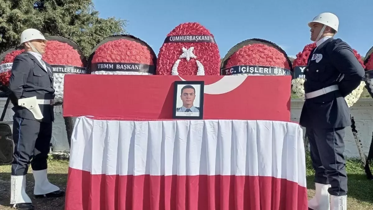 Şehit Polis Memuru Zeki Bacak Toprağa Verildi