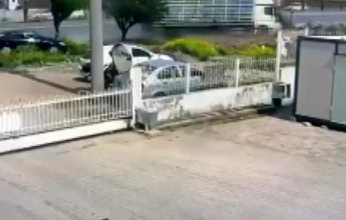 Kahramanmaraş'ta Tüp Yüklü Tır Park Halindeki Araca Çarparak Devrildi