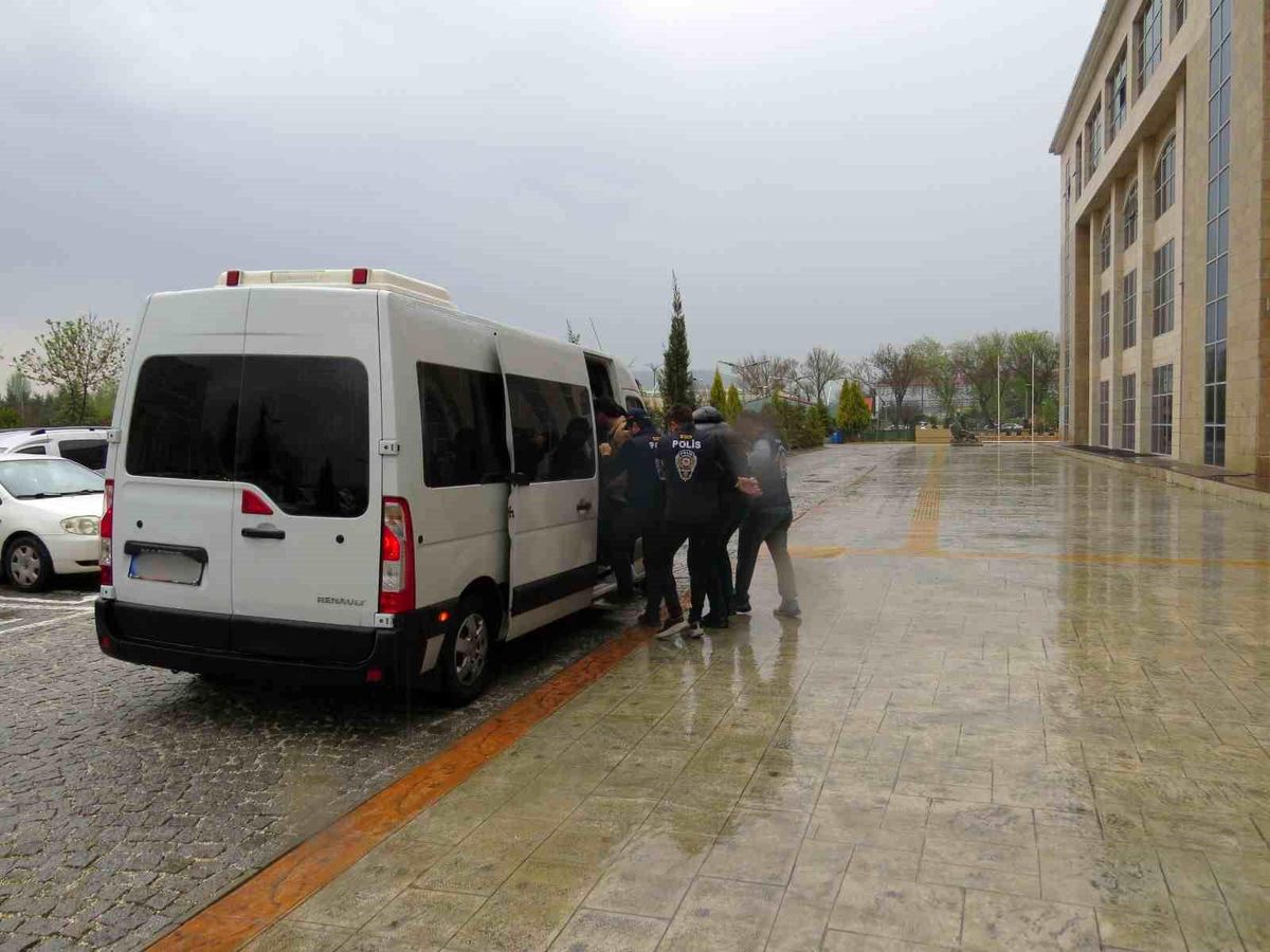 Uşak'ta Yasa Dışı Operasyon: 3 Şüpheli Tutuklandı