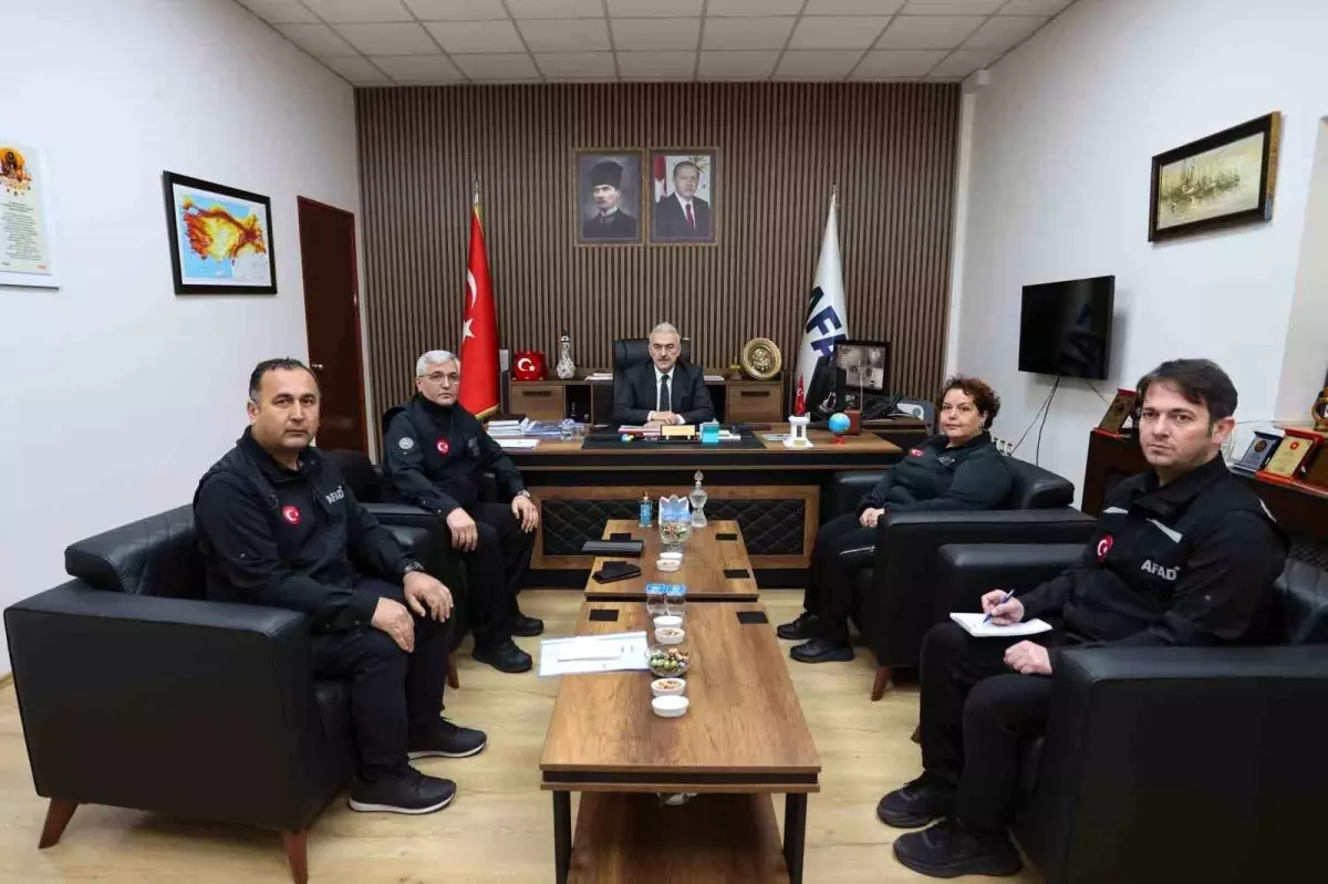 Bursa Valisi Erol Ayyıldız, AFAD Eğitim Merkezi'nde İncelemelerde Bulundu