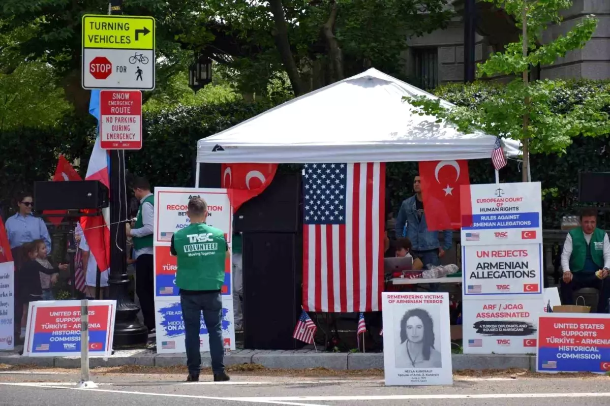 Türk Vatandaşlarından Washington'da Ermeni Soykırımı İddialarına Karşı Gösteri