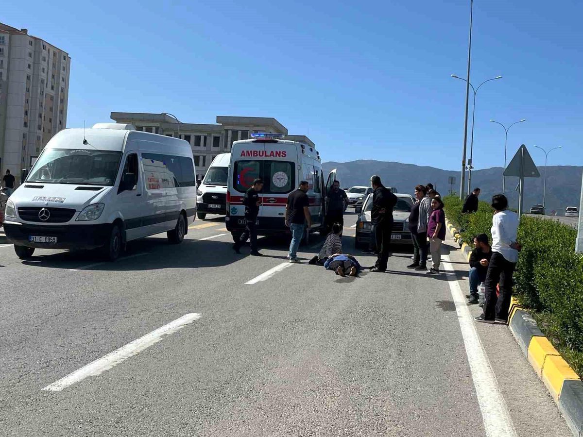 Hatay'da Yaya Geçidinde Otomobil Çarpan Kadın Yaralandı