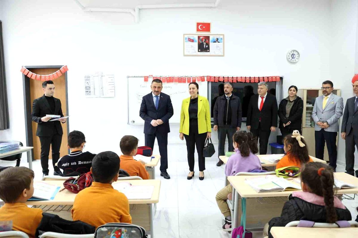 Zonguldak'ta Öğrencilere Bilim Dergisi Dağıtımı Başlatıldı