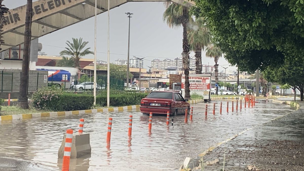 Adana'da Aşırı Yağış Sele Neden Oldu