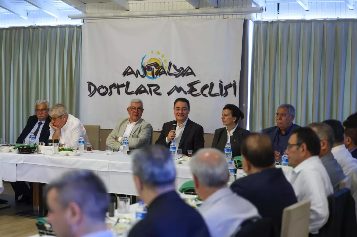Babacan, Antalya'nın siyasi kanaat önderleriyle buluştu