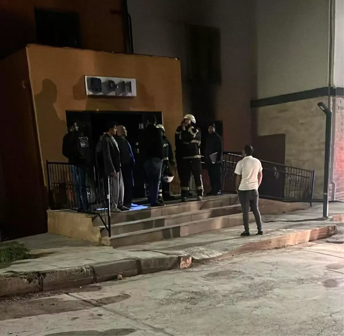 Adıyaman'da Bina Yangını Korkuya Neden Oldu