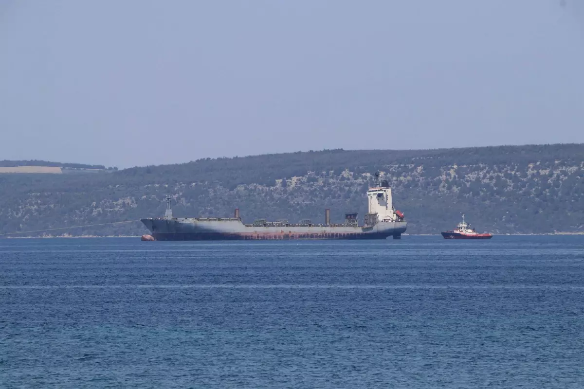 Çanakkale Boğazı'nda Konteyner Gemisi Arızalandı