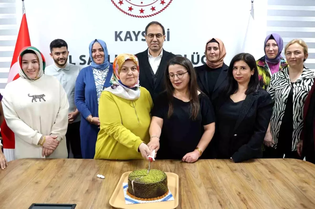 Kayseri'de Ebeler Haftası Kutlaması