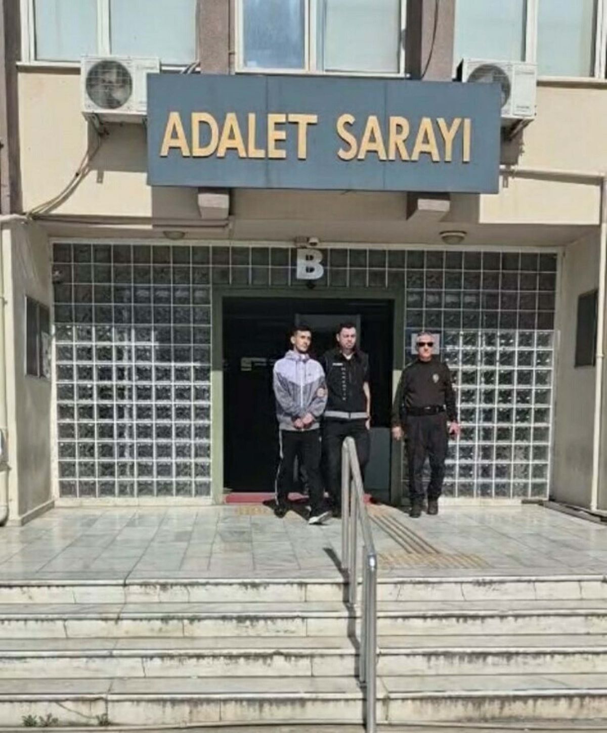 Uyuşturucu Operasyonunda Veteriner Gözaltına Alındı