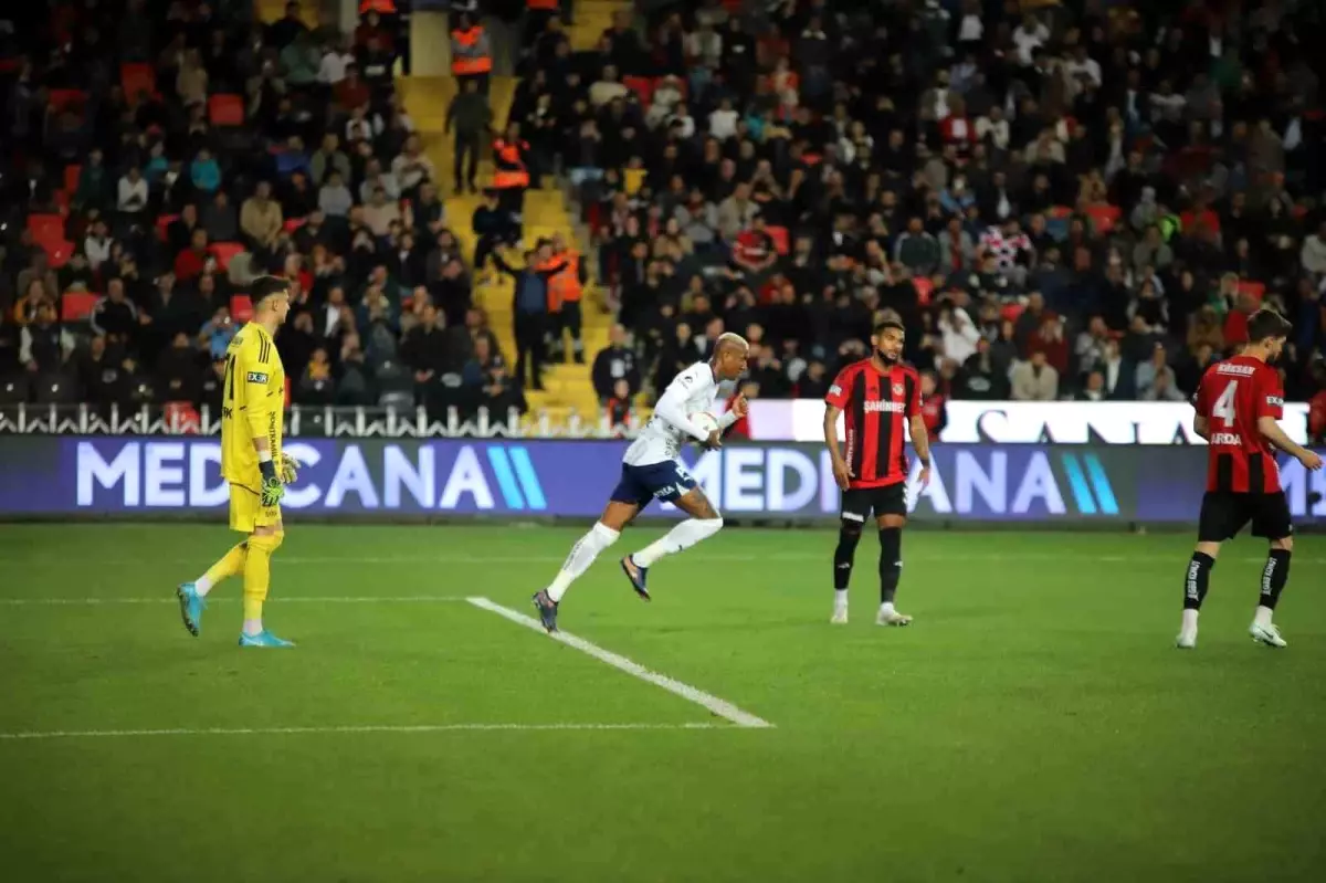 Fenerbahçe, Gaziantep FK'yi 3-1 ile Geçti