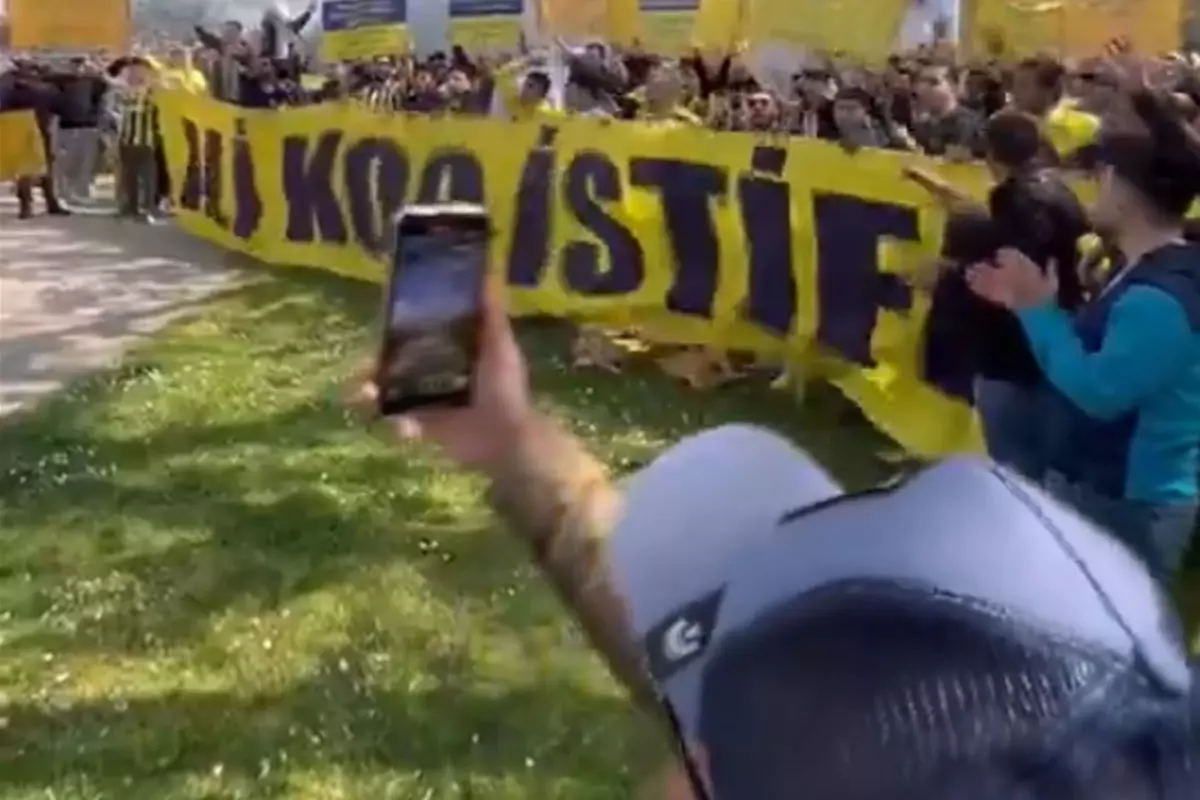 Fenerbahçe taraftarından Ali Koç'a istifa çağrısı