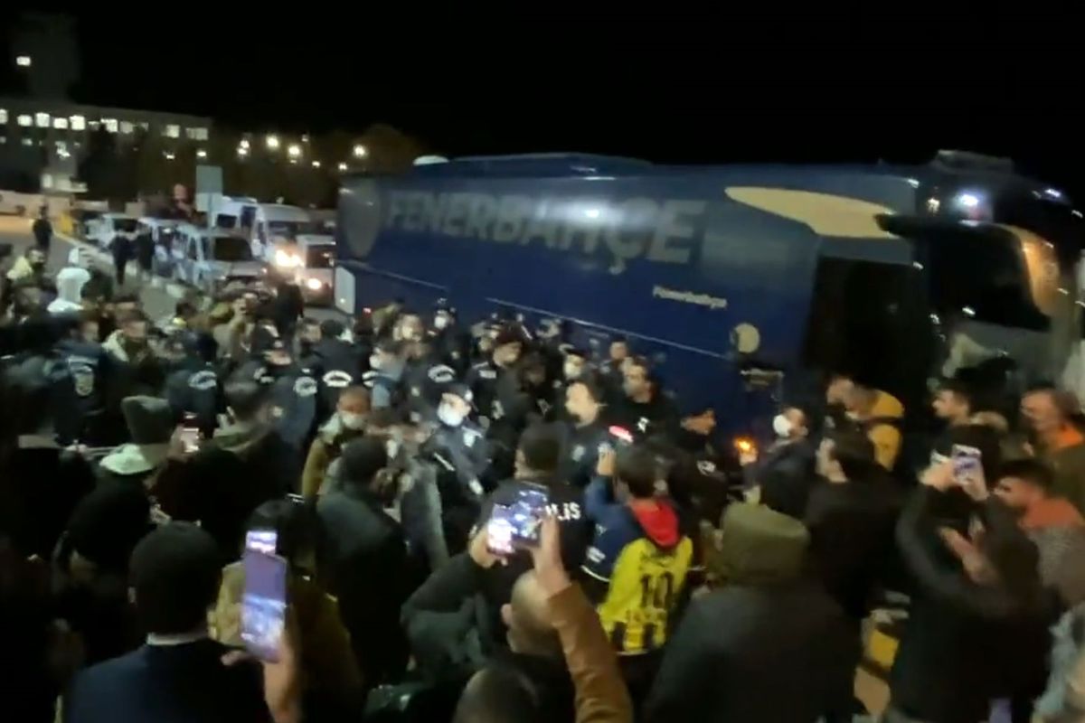 Fenerbahçe'ye Gaziantep'te şok: Taraftarlar otelin önünde bekledi