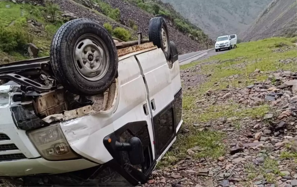 Hakkari'de Trafik Kazası: 8 Yaralı