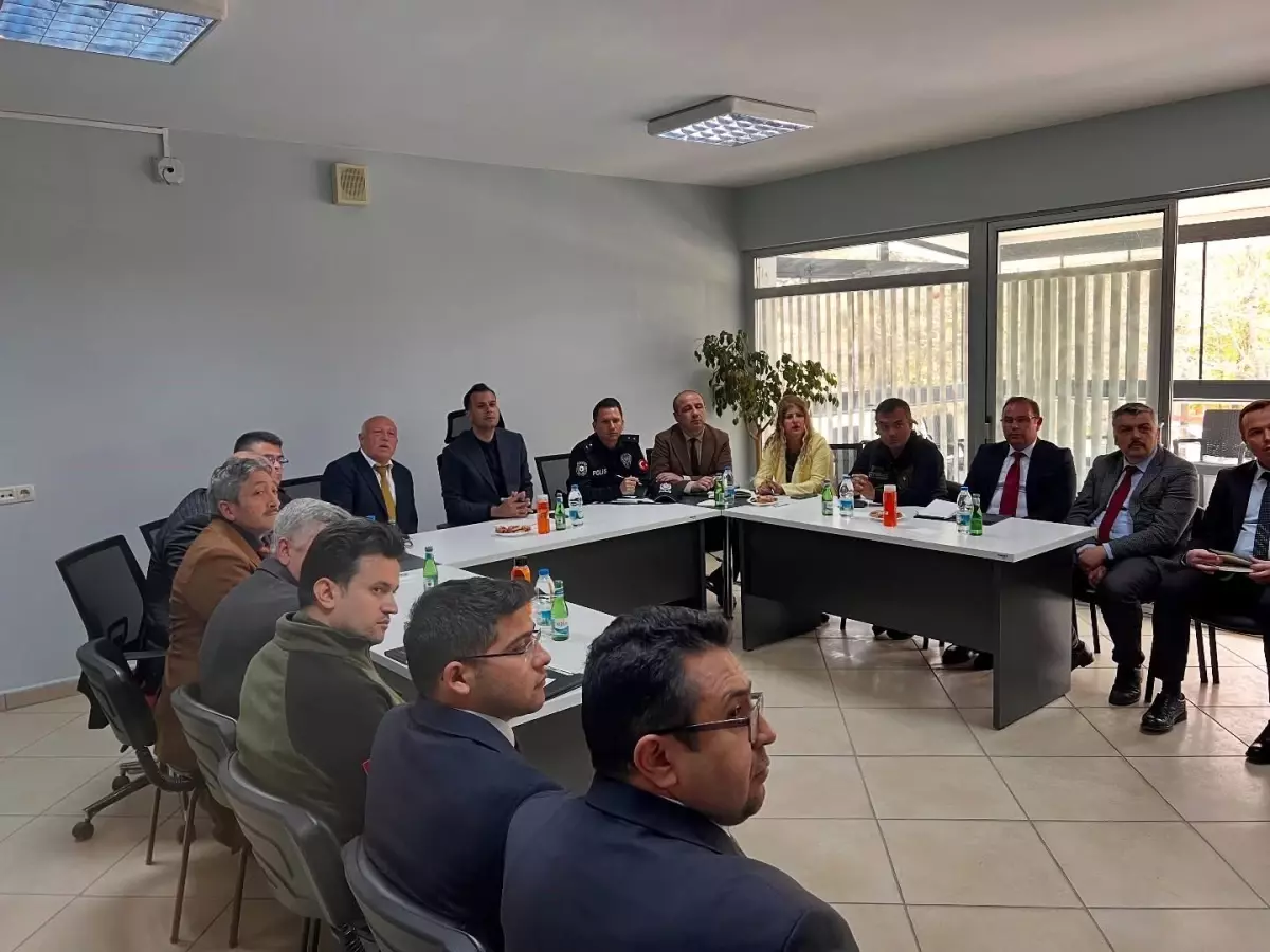 Kaymakam Emrah Aslan, Küçükhüyük'te Halk Günü Toplantısı Düzenledi