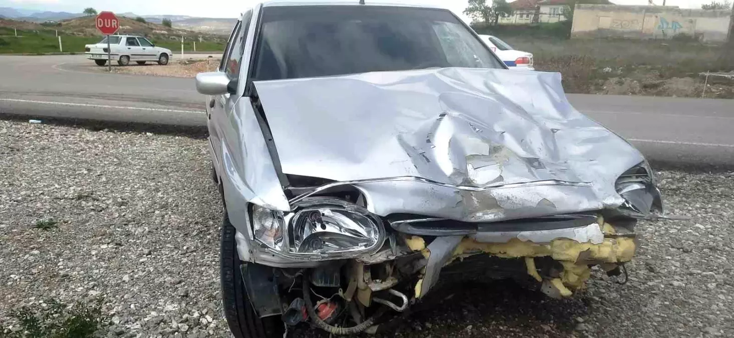 Kütahya'da Trafik Kazası: 3 Yaralı