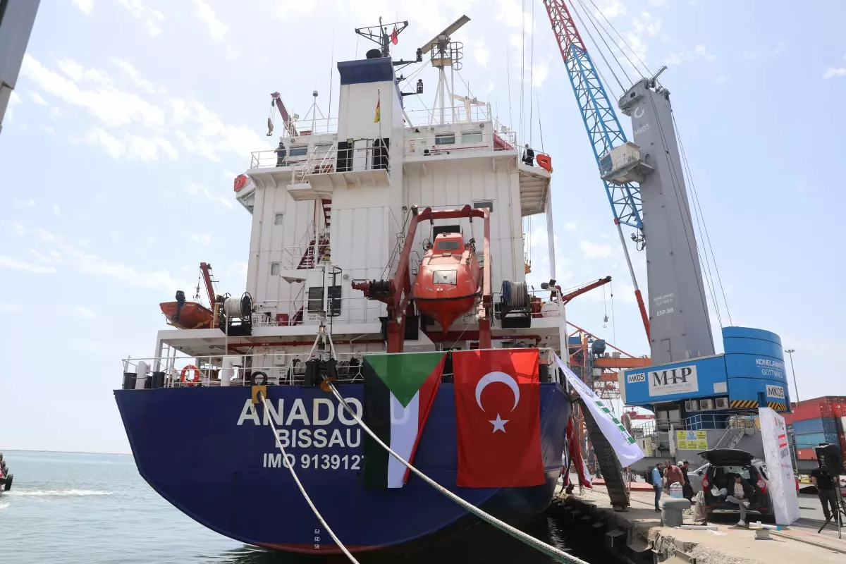İHH'dan Sudan'a İyilik Gemisi: 110 Konteyner Yardım Yola Çıktı