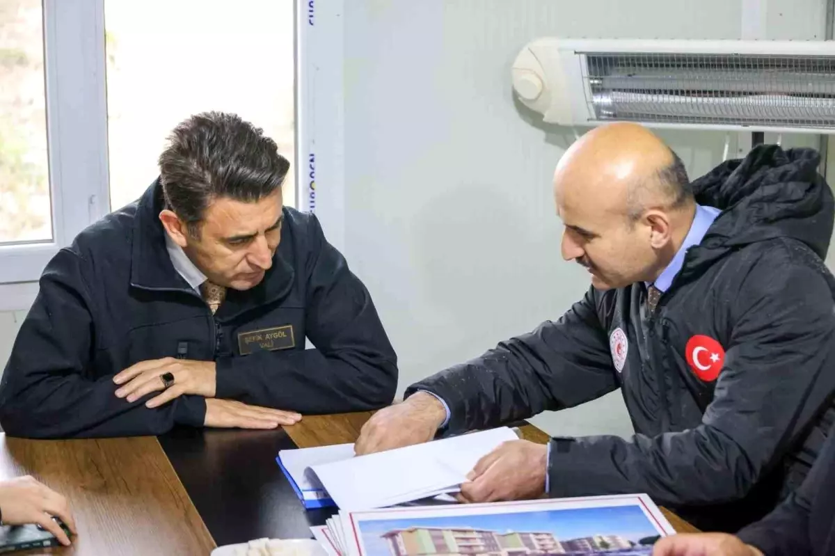 Bilecik Valisi Şefik Aygöl, TOKİ Şantiyesini Ziyaret Etti