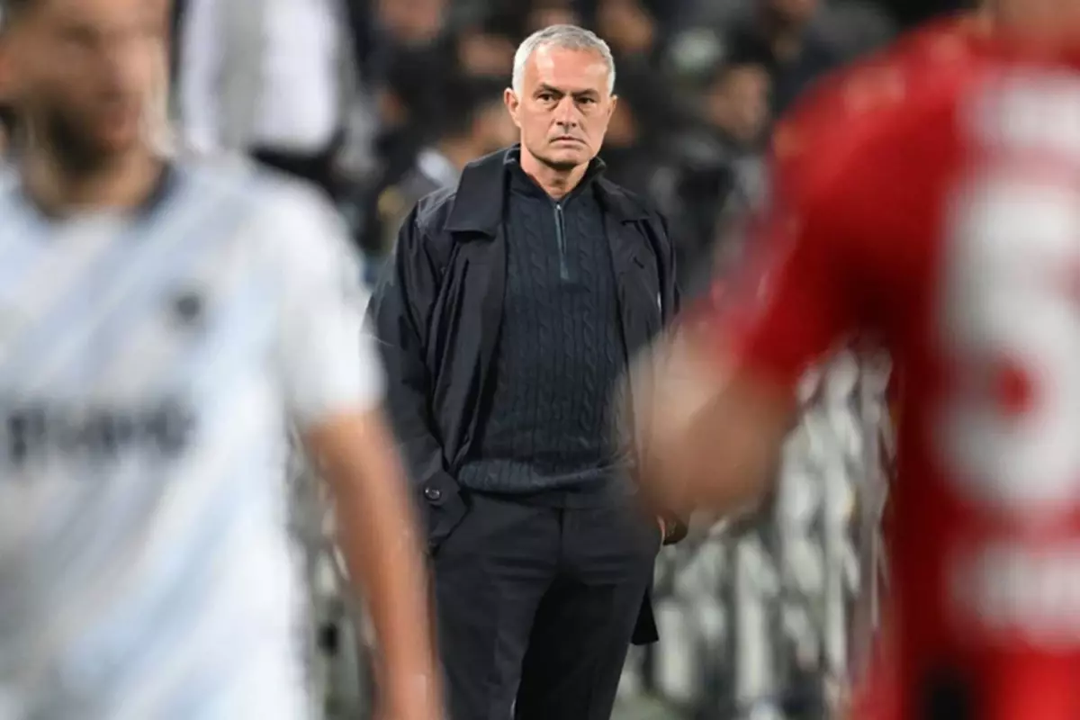 Mourinho, hakem kararlarına isyan etti: Yine canımız yandı