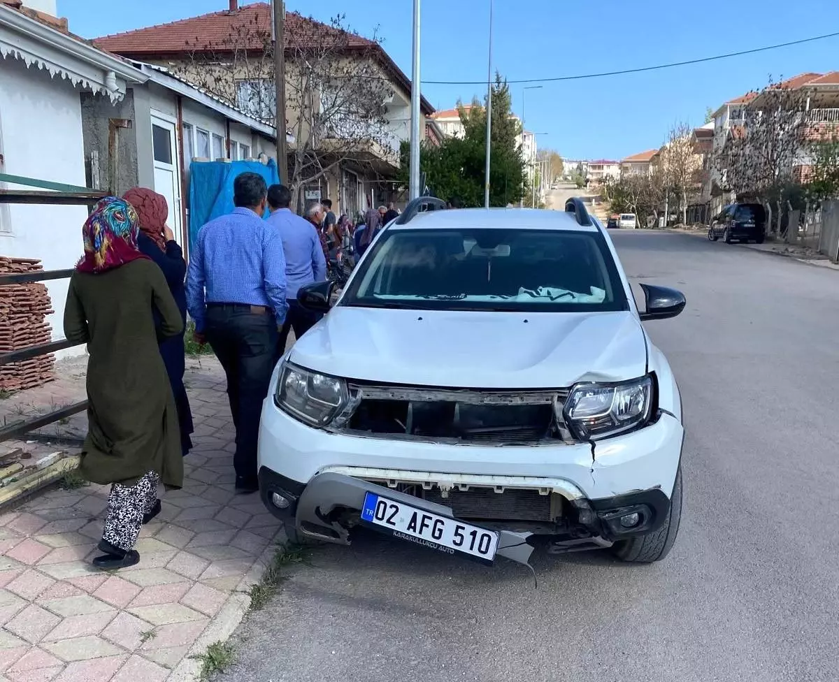 Adıyaman'da Otomobil ile Motosiklet Çarpıştı: 2 Yaralı
