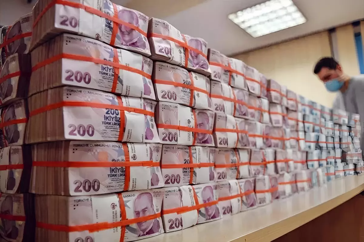 Petrol fiyatlarındaki gerileme Türkiye'ye milyarlarca liralık fırsat sağlıyor