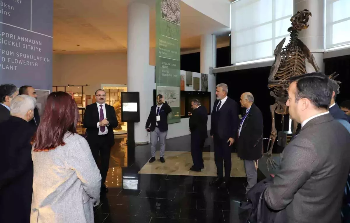 İlaç Sektörü Temsilcileri Atatürk Üniversitesi'nde Strateji Zirvesi Düzenledi