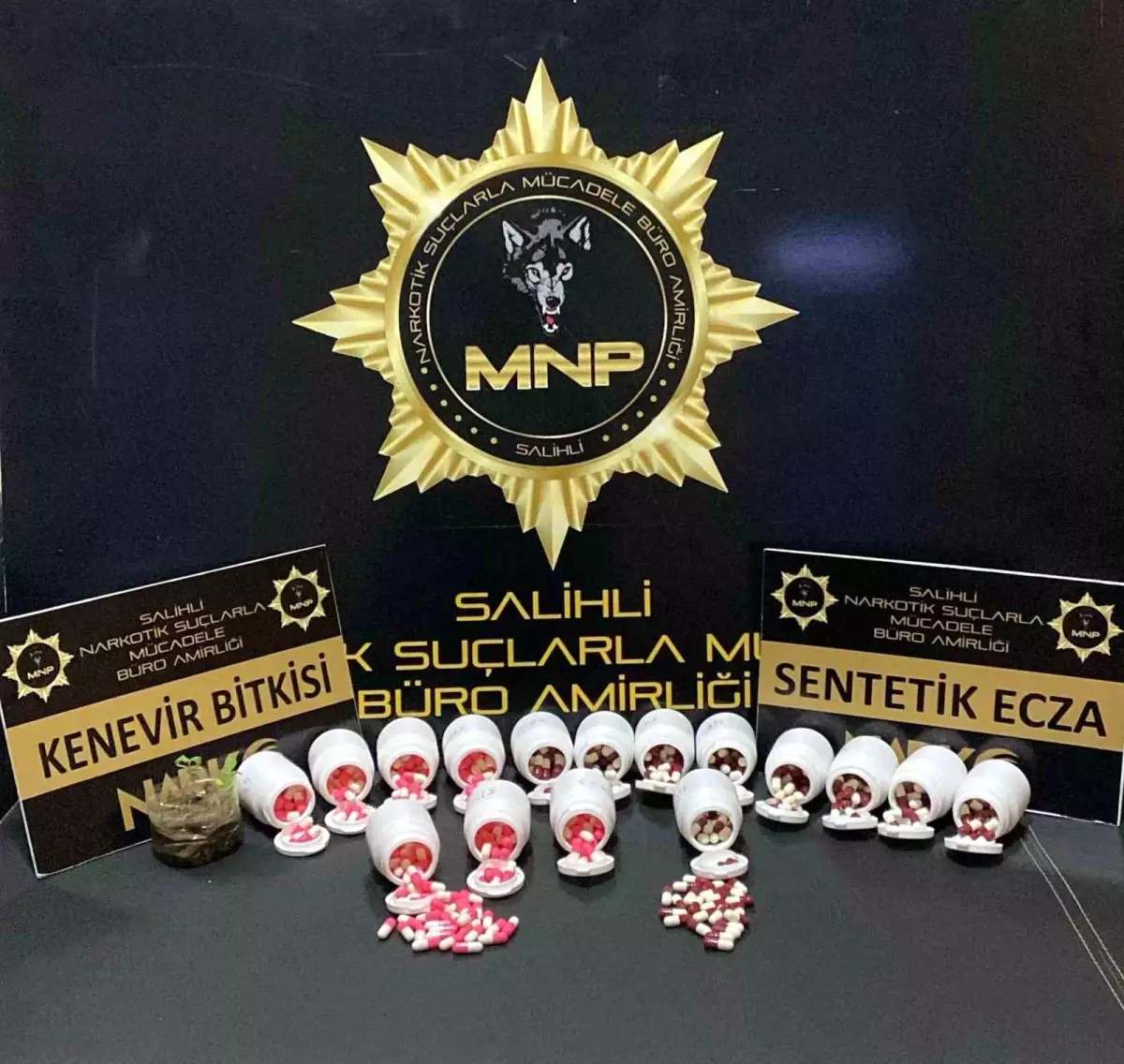 Manisa'da Uyuşturucu Operasyonu: 817 Sentetik Ecza Hapı Ele Geçirildi