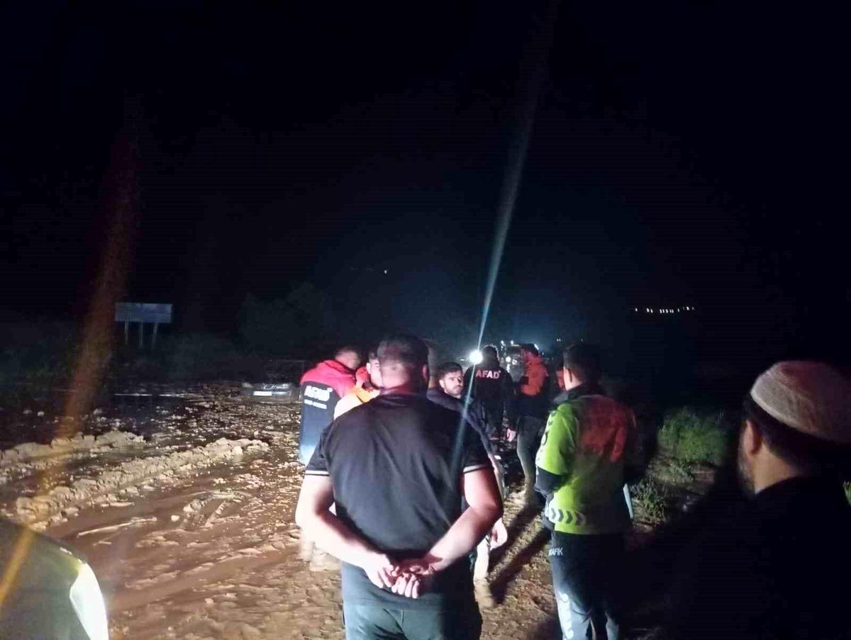 Siirt'te Sağanak Yağışlar Sel ve Trafik Sorunlarına Yol Açtı