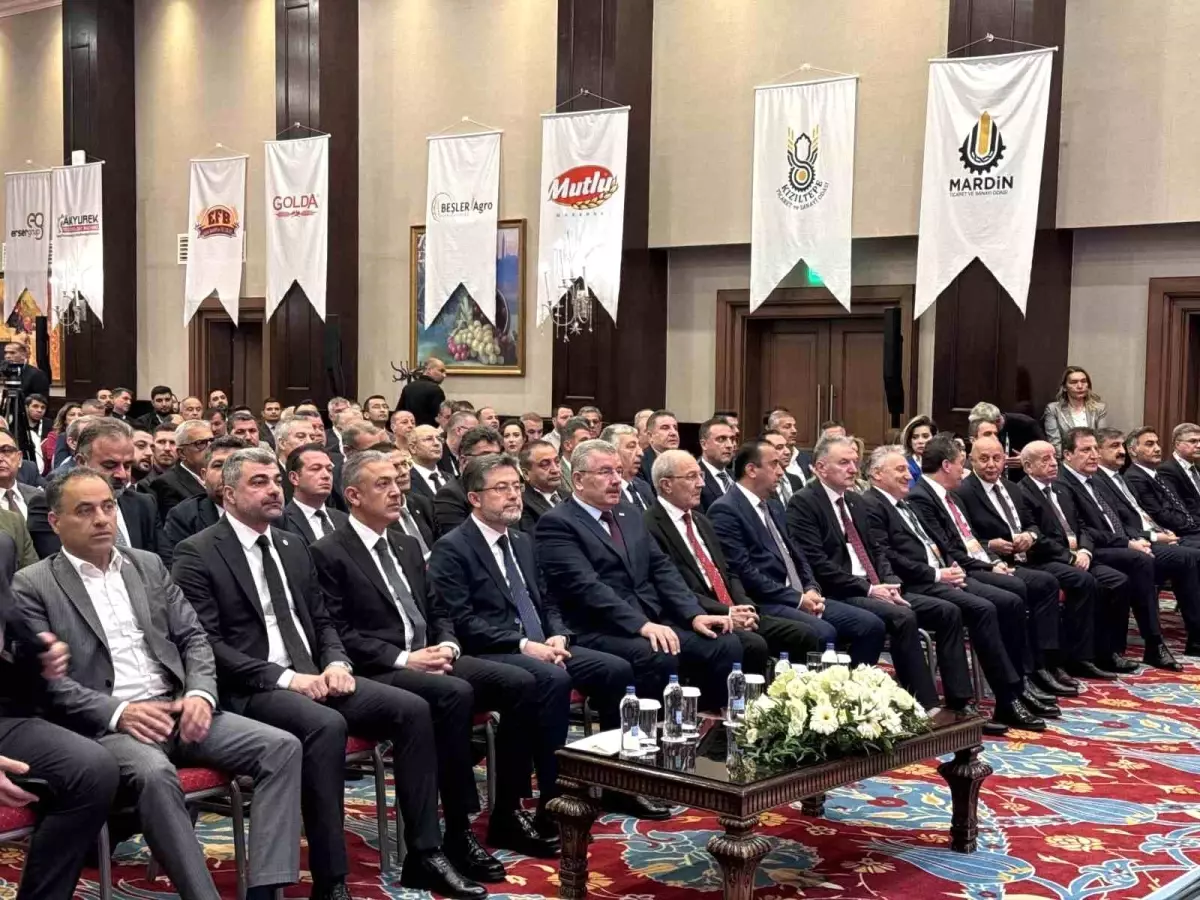 Tarım ve Orman Bakanı İbrahim Yumaklı, Mardin'de '2025 Hasat Öncesi Hububat Kongresi'ne katıldı