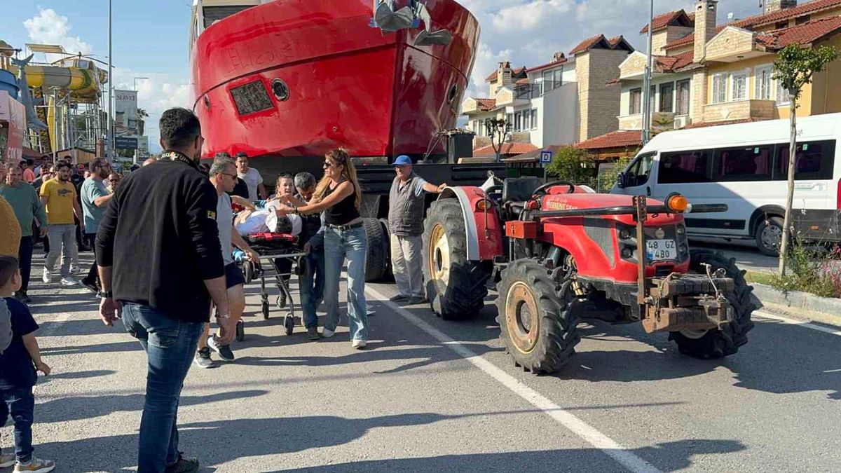 Muğla'da Traktörle Çekilen Teknenin Römorkundan Düşen Kişi Hayatını Kaybetti