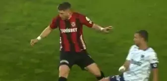 VAR devreye girmedi! Herkes Fenerbahçe'nin penaltı beklediği bu pozisyonu tartışıyor