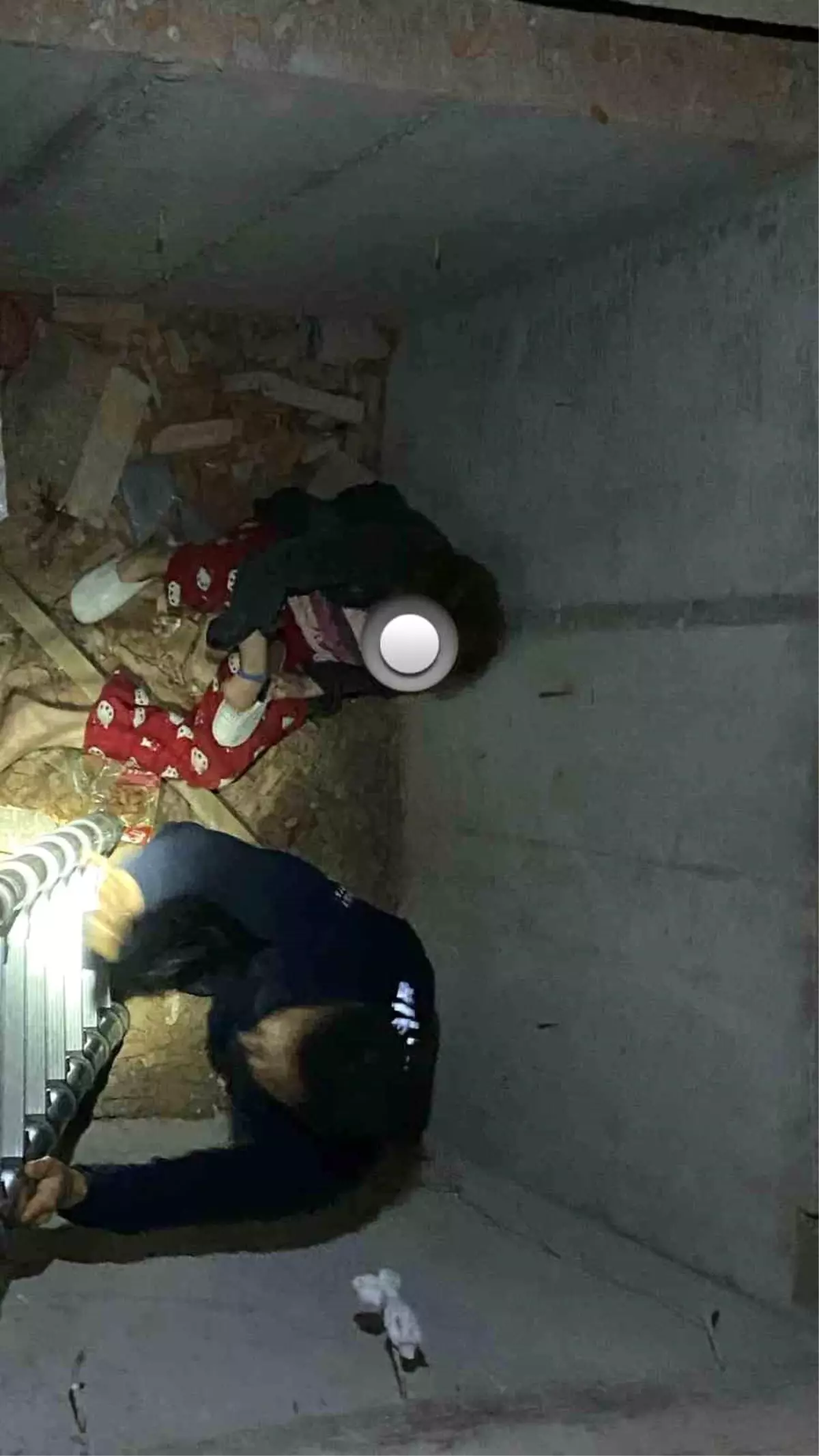 Balıkesir'de asansör boşluğuna düşen kadın kurtarıldı