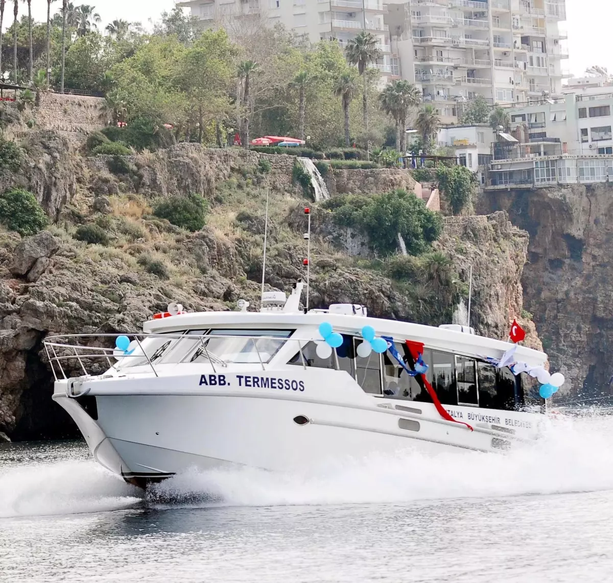 Antalya'da Atıl Durumdaki Deniz Otobüsü İçin Kiralama İhalesi Açıldı
