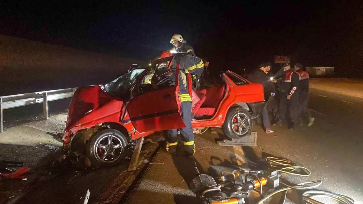 Kocaeli'de Trafik Kazası: İki Arkadaş Hayatını Kaybetti