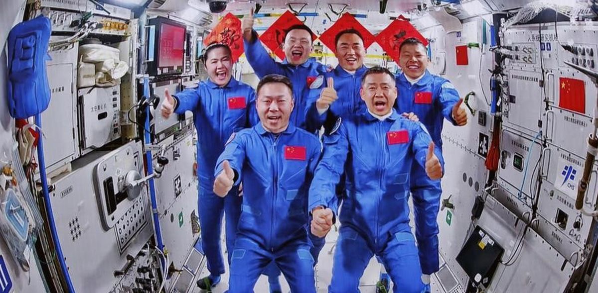 Çin'in Shenzhou-19 Görevinde Tarihi An: Taykonotlar Görev Teslimini Tamamladı