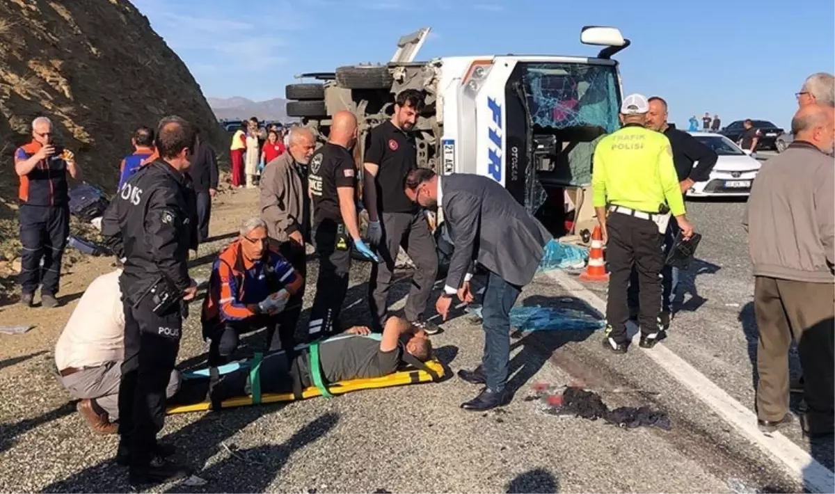 Elazığ'da can pazarı! Midibüs devrildi: Çok sayıda yaralı var