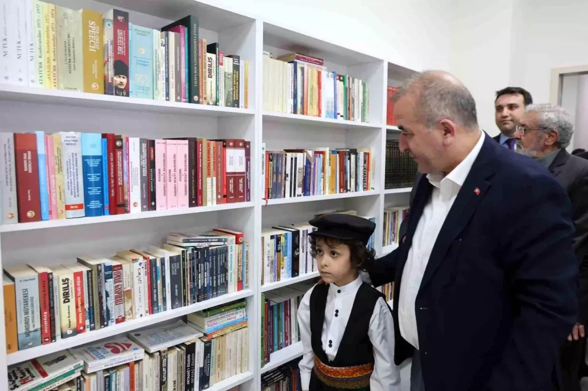 Elazığ'da şehit öğretmen Adnan Baydili'nin adı kütüphaneye verildi