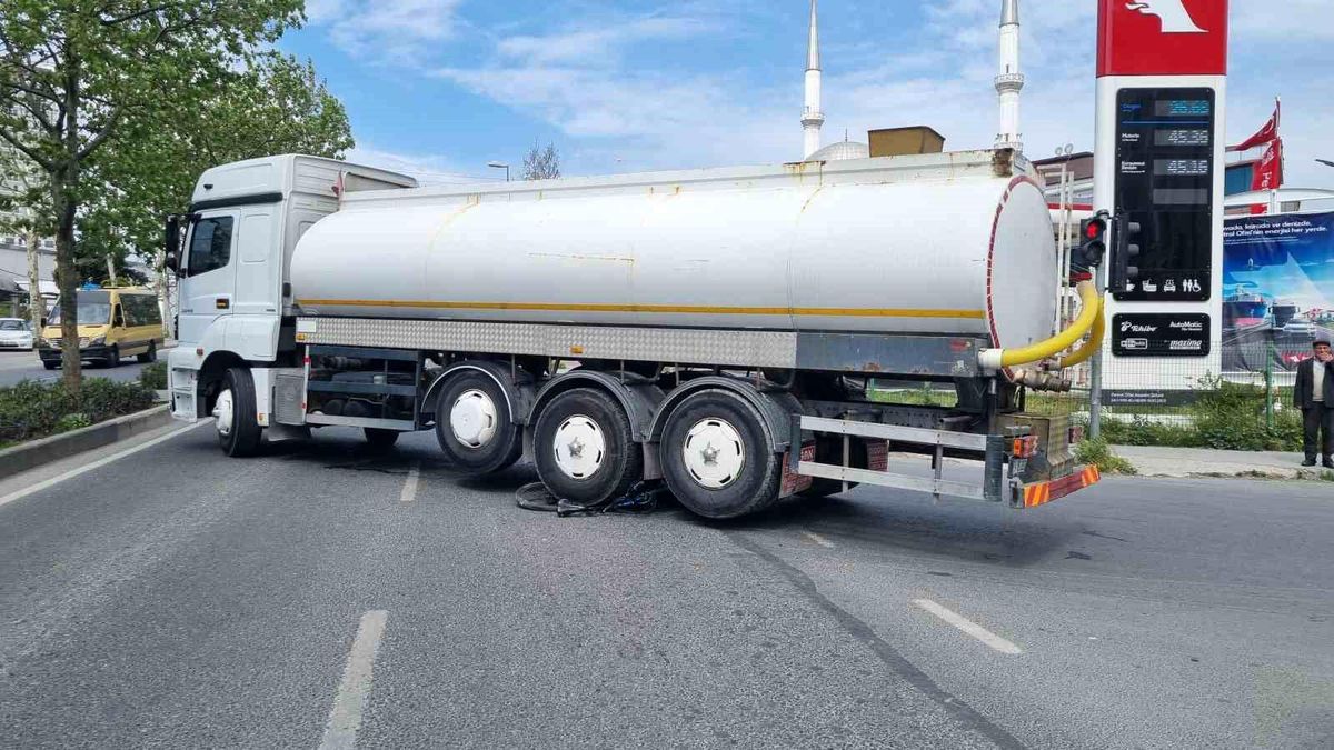 Esenyurt'ta Bisikletli Adam Kamyonun Altında Kalarak Hayatını Kaybetti