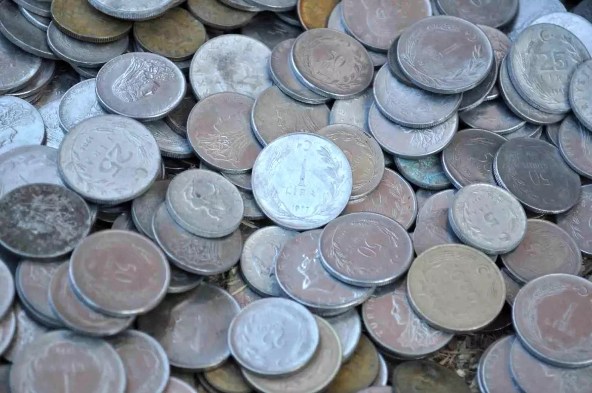 Eskişehir'de Hurdacı Nostaljik Paraları Satışa Sunuyor