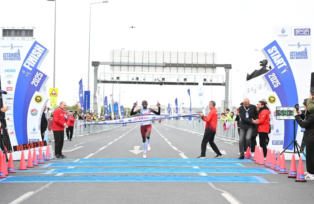İstanbul Yarı Maratonu'nda Kenyalı Atletler Fırtına Gibi