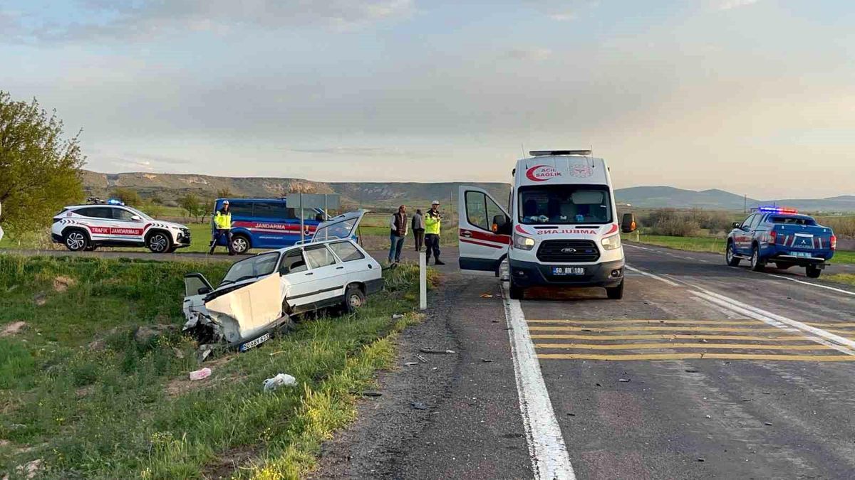 Nevşehir'de Kafa Kafaya Çarpışma: 1 Ölü, 3 Yaralı