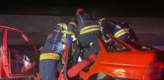 Kocaeli'de otomobil bariyere çarptı: 2 kişi hayatını kaybetti