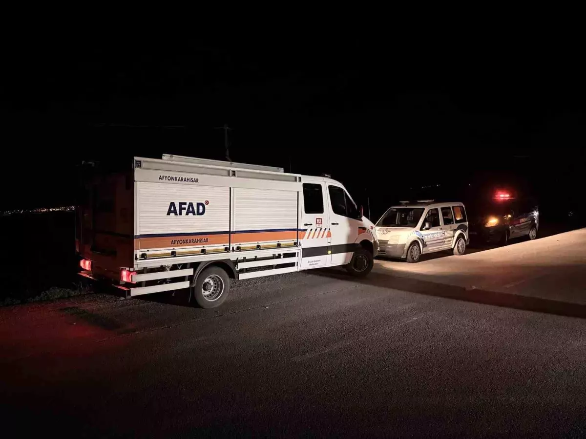 Afyonkarahisar'da Köprüden Çaya Uçan Otomobilde 4 Yaralı