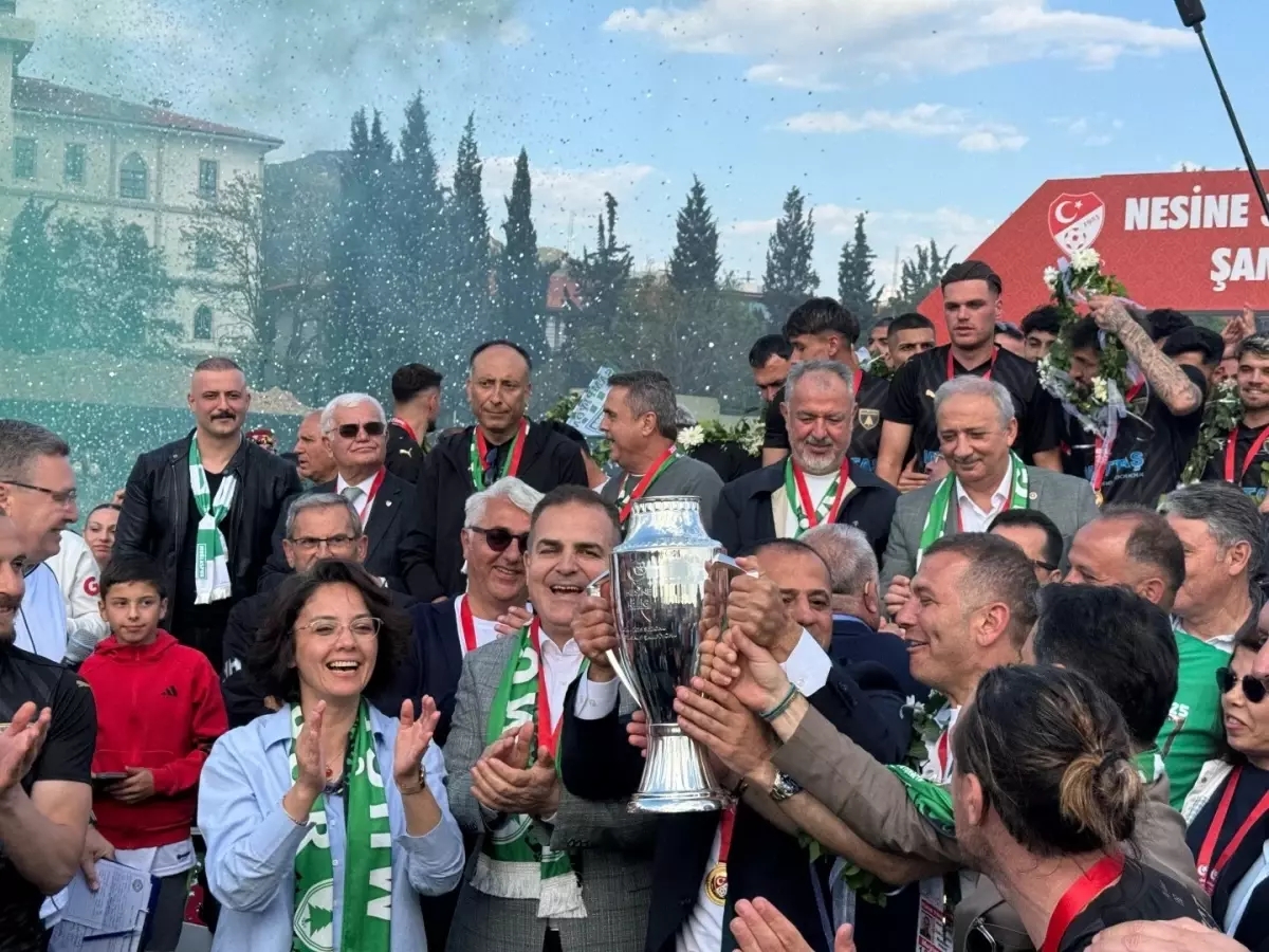 Muğlaspor 2. Lig'e Yükseldi, Kupa Töreni Coşkuyla Kutlandı