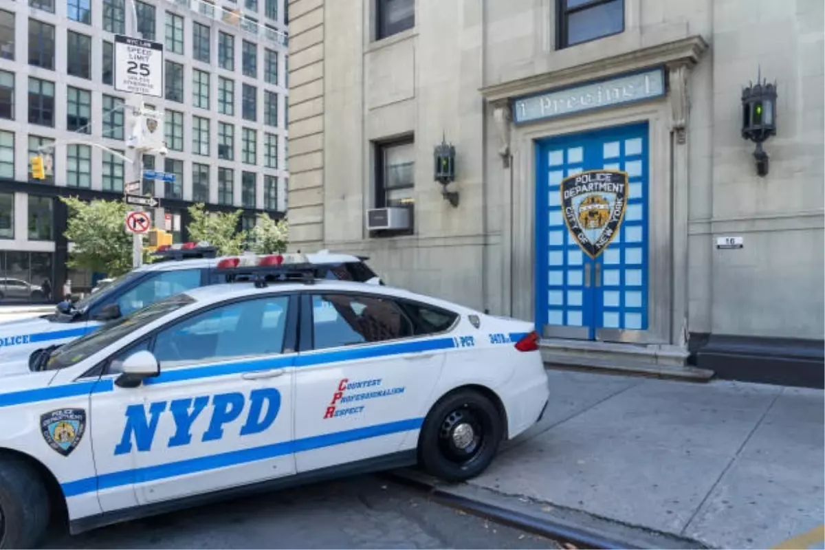 New York'ta Polis Memuru Silahlı Saldırıda Yaralandı