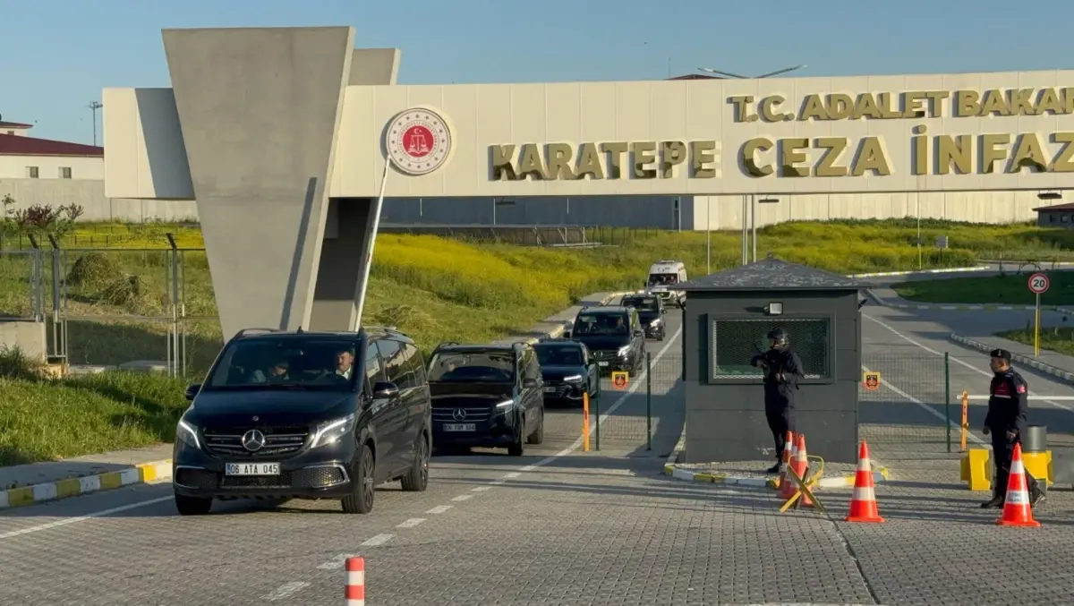Özgür Özel, Murat Ongun'u Cezaevinde Ziyaret Etti