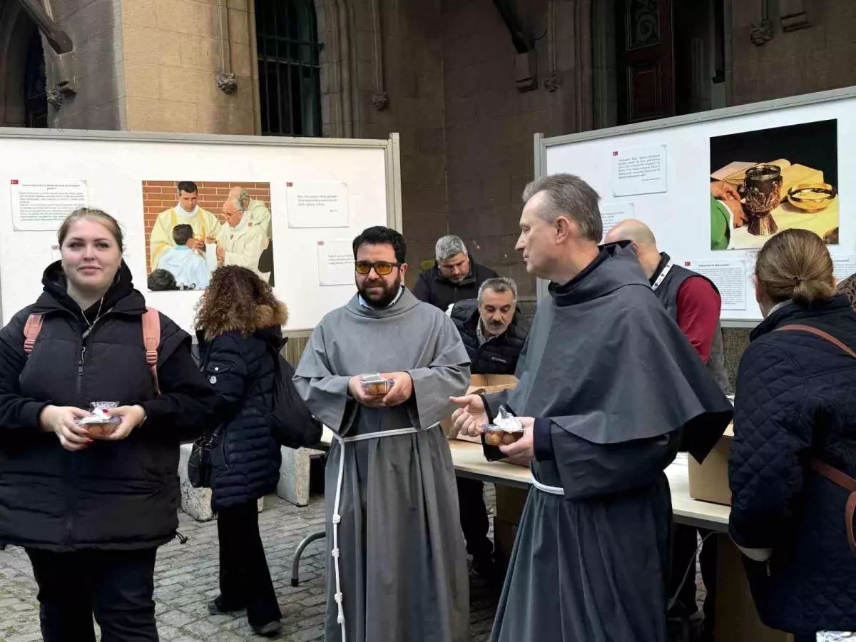 Papa Franciscus İçin St. Antuan Kilisesi'nde Lokma Dağıtıldı
