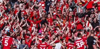 Zirvede kupalar eşitlendi! İngiltere Premier Lig'de şampiyon Liverpool oldu