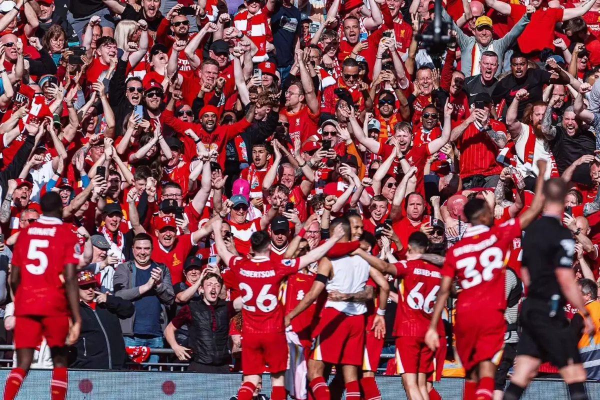 Zirvede kupalar eşitlendi! İngiltere Premier Lig'de şampiyon Liverpool oldu